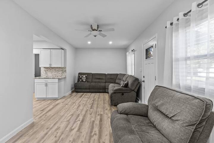 Beach House, Pool & Hot Tub gallery image 2