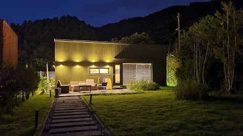 Andamiro Olive, completed with the sensational design of a young architect from New York, a single-f