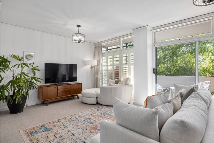 City’s Edge Urban Escape-Your Tranquil Retreat