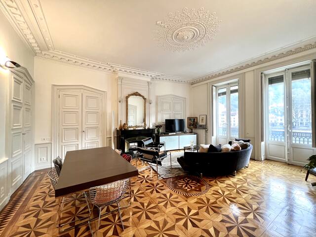 Somptueux appartement vue sur Saône – Lyon Centre