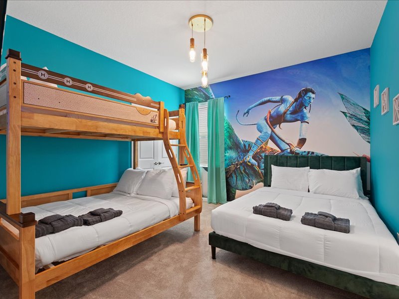 卧室# 5 ， （主楼层）阿凡达套房， 1张标准双人床， 1张双人床， 1张双人床，带套内卫生间。