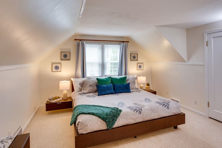 Whimsical Home with Backyard, <1 mile Lake Harriet gallery image 3