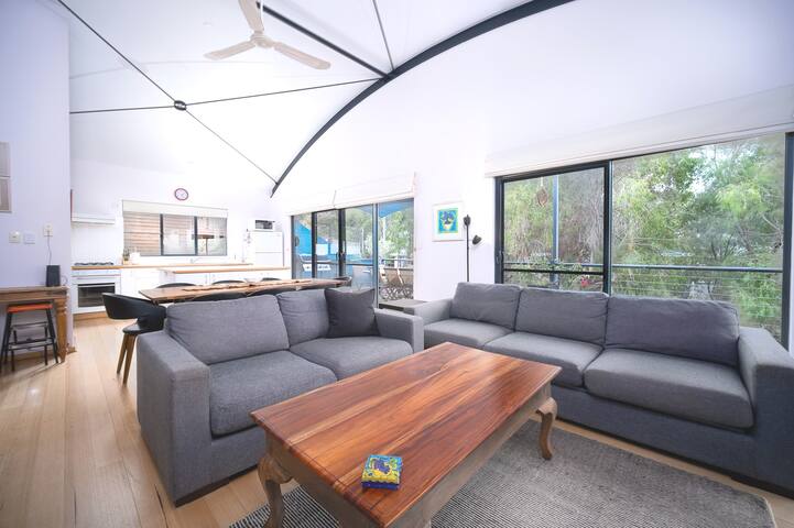 Paradiso: Pet-Friendly Beachside Bliss gallery image 3