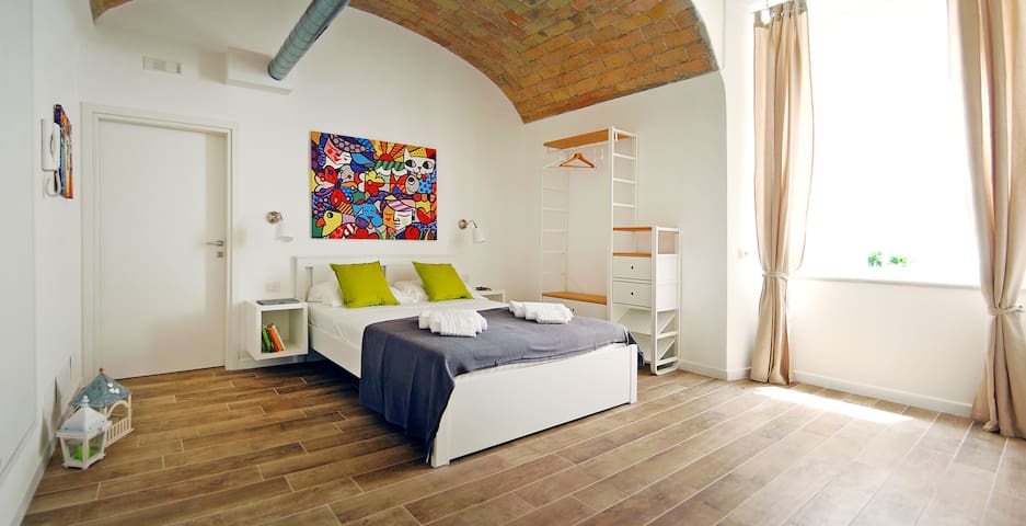 BIG Honey Colosseum 12pax 4bdr