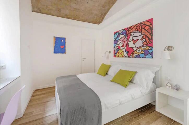 BIG Honey Colosseum 12pax 4bdr gallery image 3