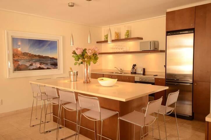 home in camps bay gallery image 2