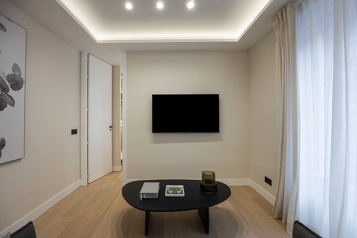 Gran Via XIV 4BR 4BH gallery image 3