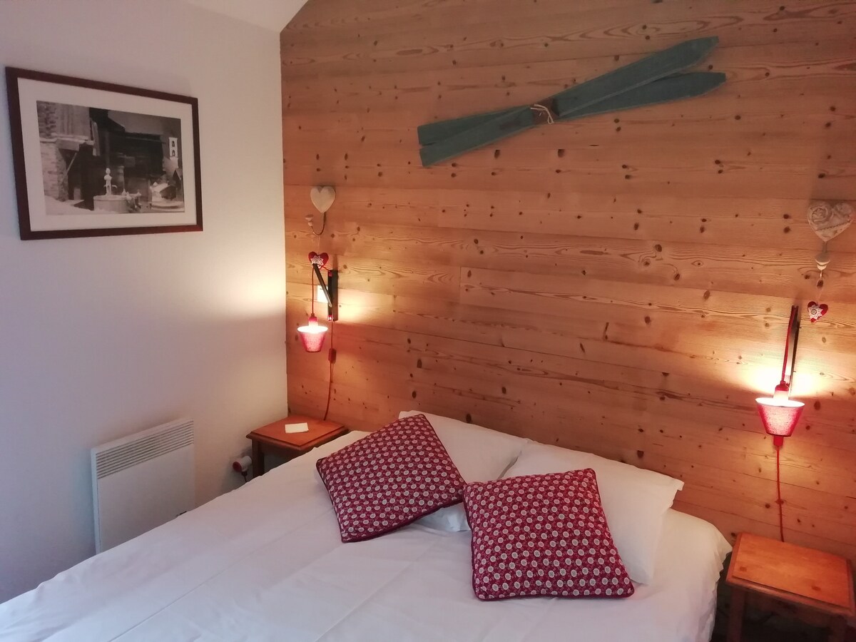 Dormitorio 1 cama de matrimonio o 2 camas individuales + amplio almacenamiento + terraza orientada al sur/suroeste