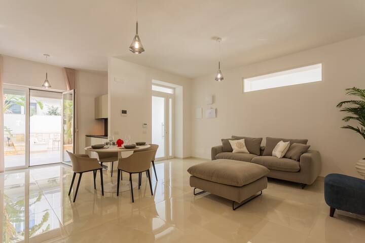 Palazzo Lux Stays-6 Apts_Pool_Beach_Parking_Centre gallery image 5