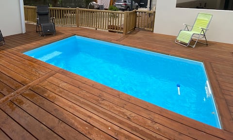 Annonce Airbnb populaire: City center villa with pool à Andernos Les Bains