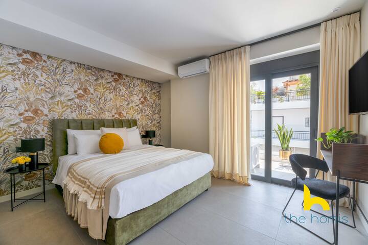 Majestic Acropolis View w/ Large Patio & Parking. gallery image 2