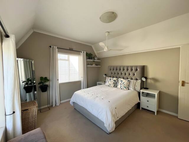 Sunny Suburbs Home – Central Location in Cape Town gallery image 5