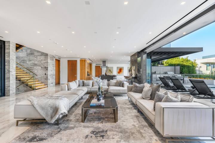 Modern Masterpiece w/ Pool & Private Terrace Views gallery image 3