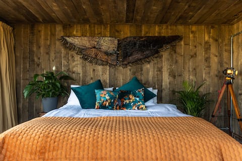 Mountain-View Cabin with Hot Tub