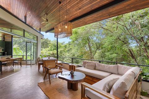 Open-air living @ Treehouse Hideaway Tamarindo