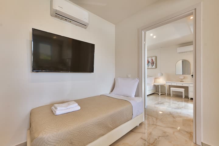 Superior Family Apartment W/pool Dining Area - Crete