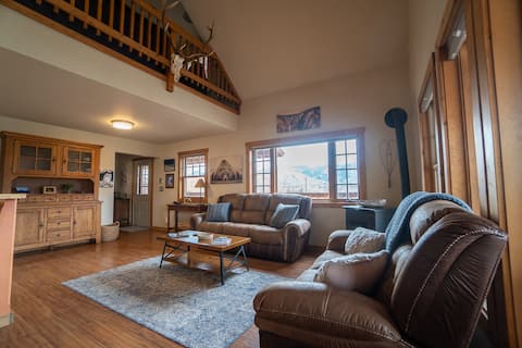Popular Airbnb listing: The Electric Peak Lookout in Gardiner