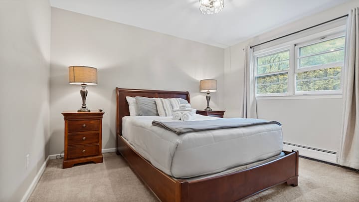 Queen bed 