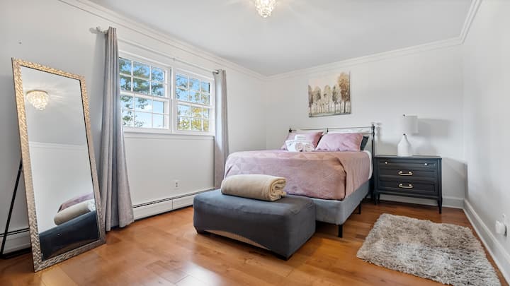 Queen bed 
