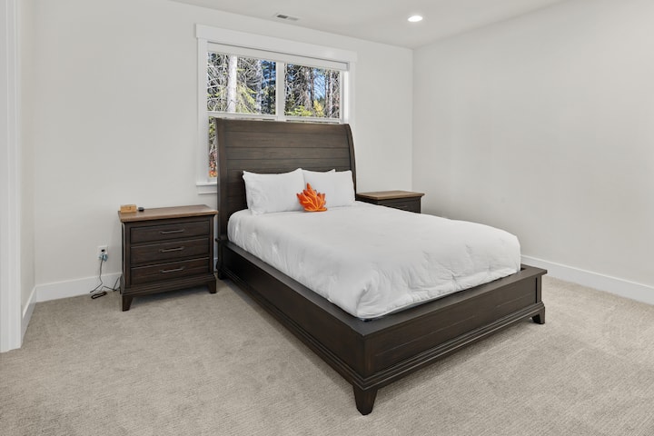 iComfort by Serta medium firm Memory Foam mattress. שינה עמוקה!