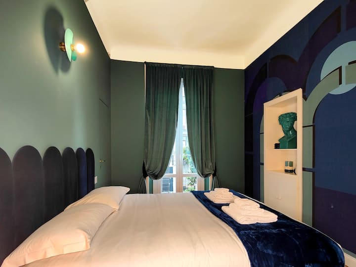 相机2 ，特大号双人床