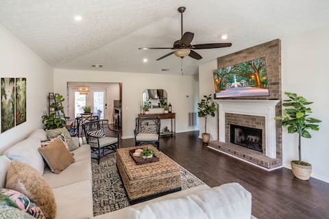 Popular Airbnb listing: Gorgeous! Pool+Lagoon, Near Historic Area & Beach in Savannah