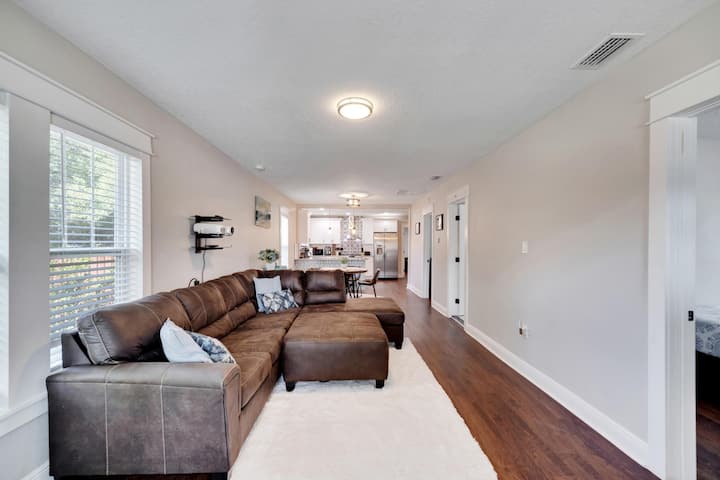 Spacious Getaway | Cozy & Modern | Backyard Dream - Aéroport de Tampa (TPA)