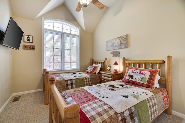 Bedroom 3 Upstairs- two twin beds, smart tv, large closet ceiling fan