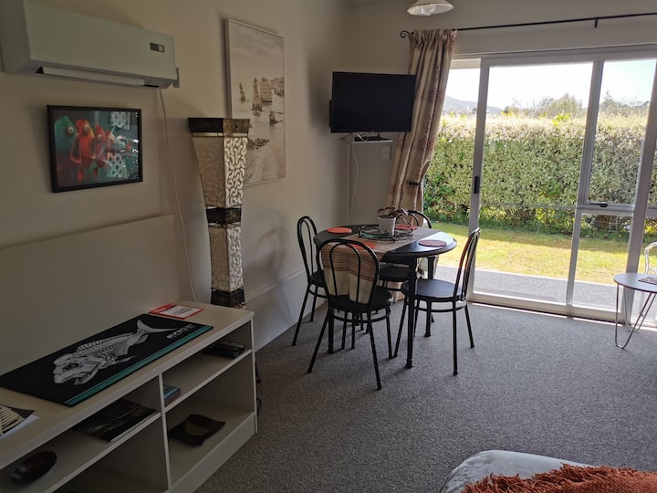 Anchorage Lodge. Studio 9. - Picton