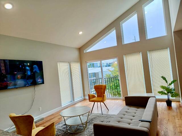 Luxe Apartment 3 BR 2 Bath EWR Centrally Located gallery image 2