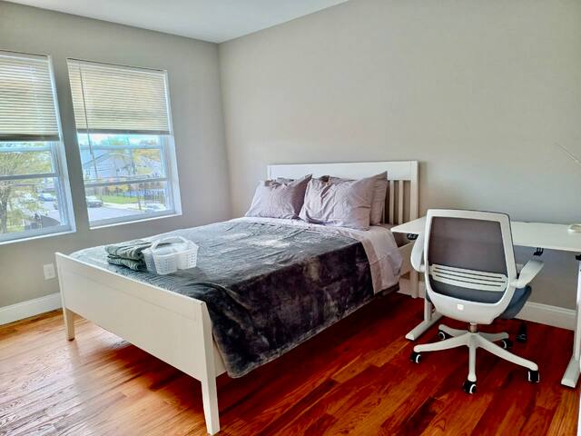 Luxe Apartment 3 BR 2 Bath EWR Centrally Located gallery image 4