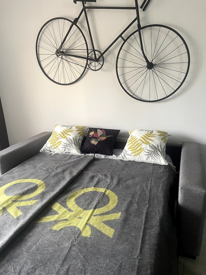 Кауч на спуштање со душек 