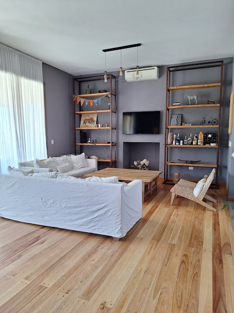Successful Airbnb property: Entire house, closed garage, swimming pool in Villa Allende