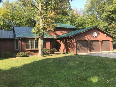 Michigan Backwoods Retreat on Lake