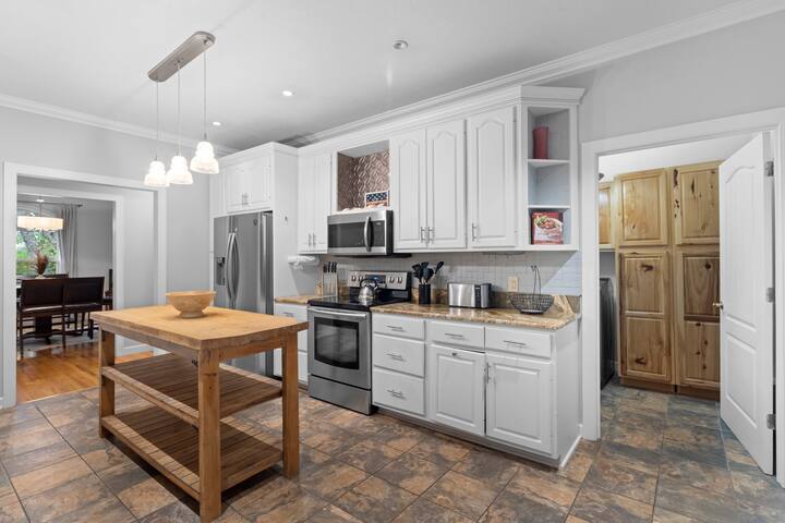 Asheville 5BR Retreat Game Room Hot Tub Fire Pit gallery image 5