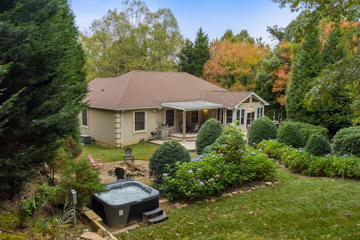 Asheville 5BR Retreat Game Room Hot Tub Fire Pit