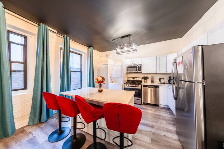 4BR Chicago Hideaway Close to Downtown & Museums gallery image 3