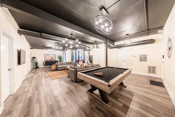 4BR Chicago Hideaway Close to Downtown & Museums gallery image 2