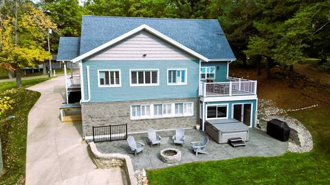 Marywood Cove - Luxury Family Cottage with Hot Tub