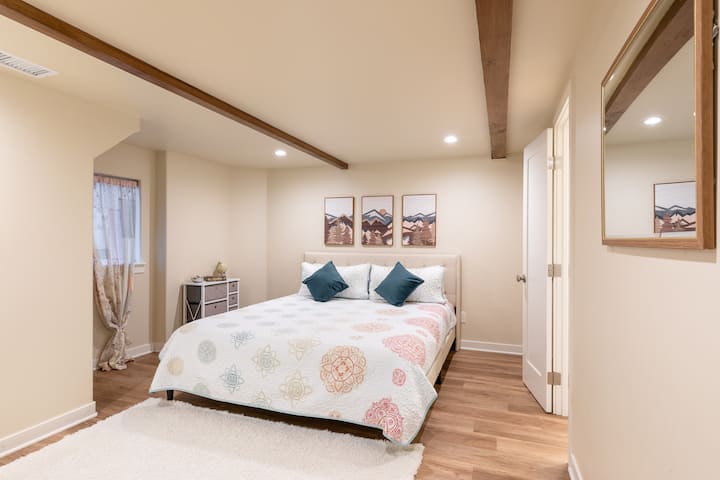 “La sala de juegos es increíble, especialmente para niños o adultos que se comportan como niños, y también es un gran lugar para pasar el rato." - Brad, agosto de 2024