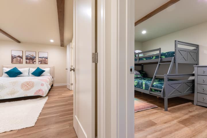 “¡Las fotos no hacen justicia a este lugar! Nos encantó nuestro tiempo en la cabaña. Fue una pequeña escapada familiar y esta cabaña era todo lo que necesitábamos." - David, diciembre de 2024