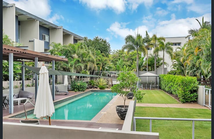 Large 3Bedroom(4bed)Apartment W Pool, Garden&Deck