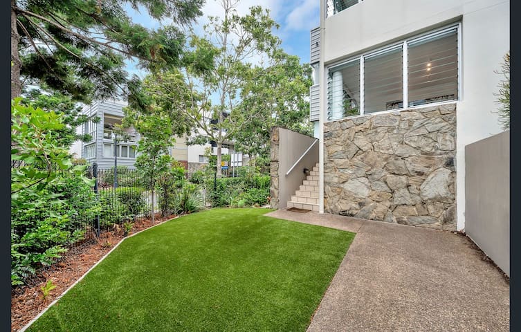 Large 3Bedroom(4bed)Apartment W Pool, Garden&Deck gallery image 2