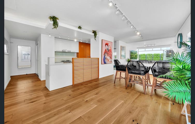 Large 3Bedroom(4bed)Apartment W Pool, Garden&Deck gallery image 4