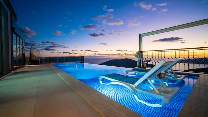 Deniz Manzaralı Kapalı Havuzlu Jakuzili Lüks Villa - Kalkan