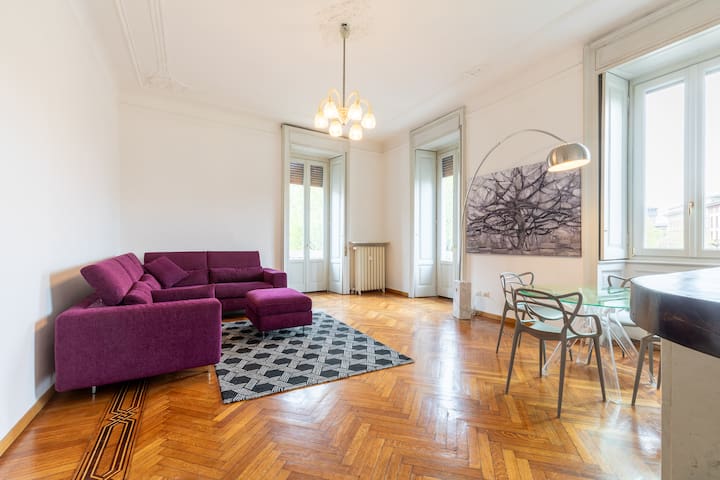 Elegante Appartamento con Vista Panoramica a Brera gallery image 2