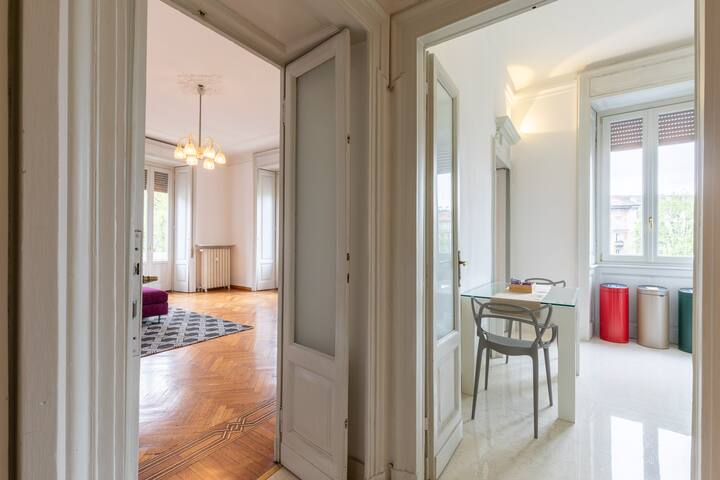 Elegante Appartamento con Vista Panoramica a Brera gallery image 5