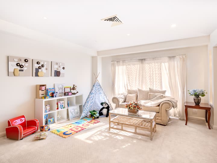 Modern 5br Home W/ Private Cinema Near Sunnybank - Springwood