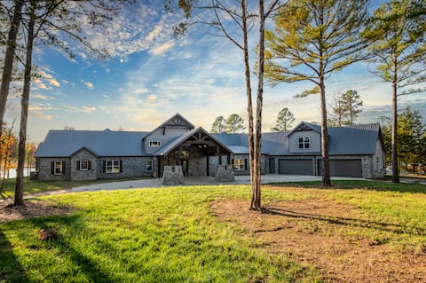 Mountain Lodge on Privately-Owned Lake -Sleeps 30!