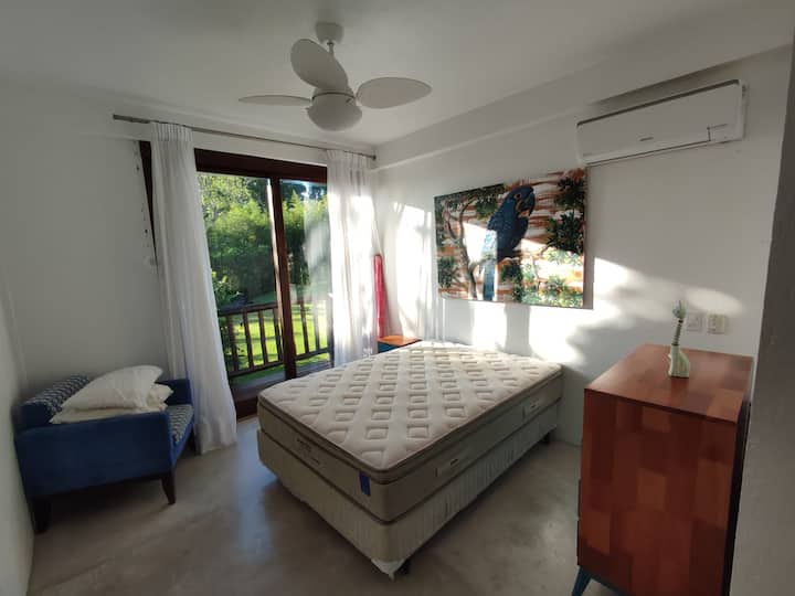 חדר שינה 03 - מיטה זוגית ומיזוג אוויר